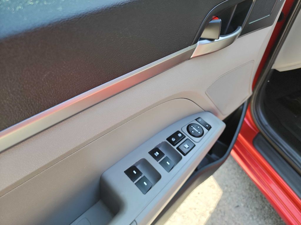 2020 Hyundai Elantra Image 8