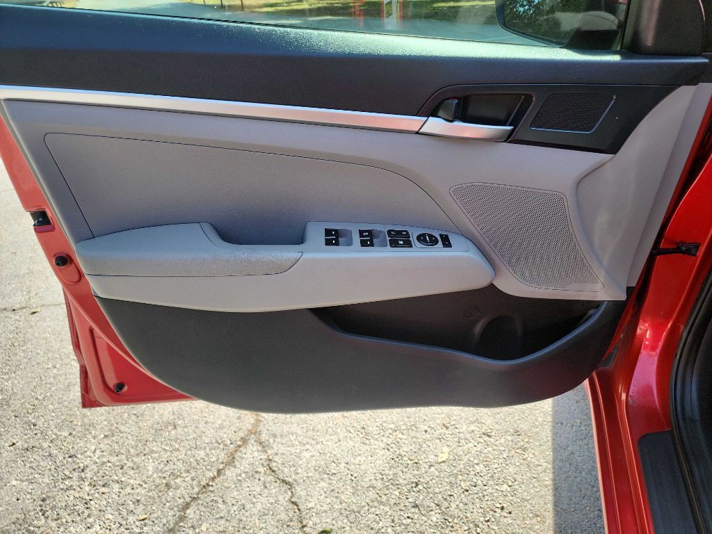 2020 Hyundai Elantra Image 9