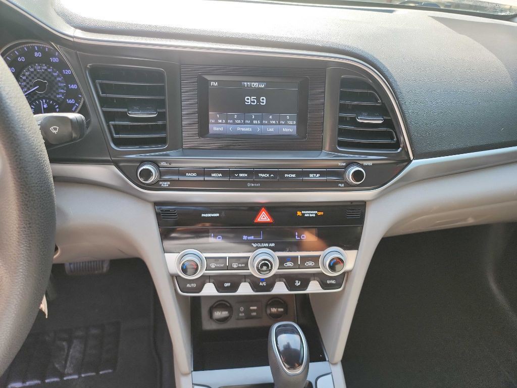 2020 Hyundai Elantra Image 16