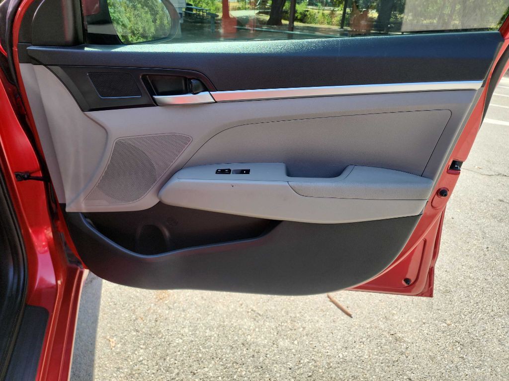 2020 Hyundai Elantra Image 24
