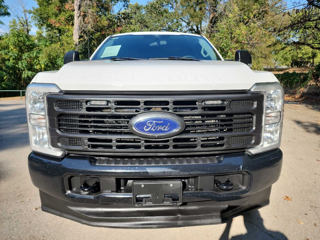 2023 Ford F-350 Image 2