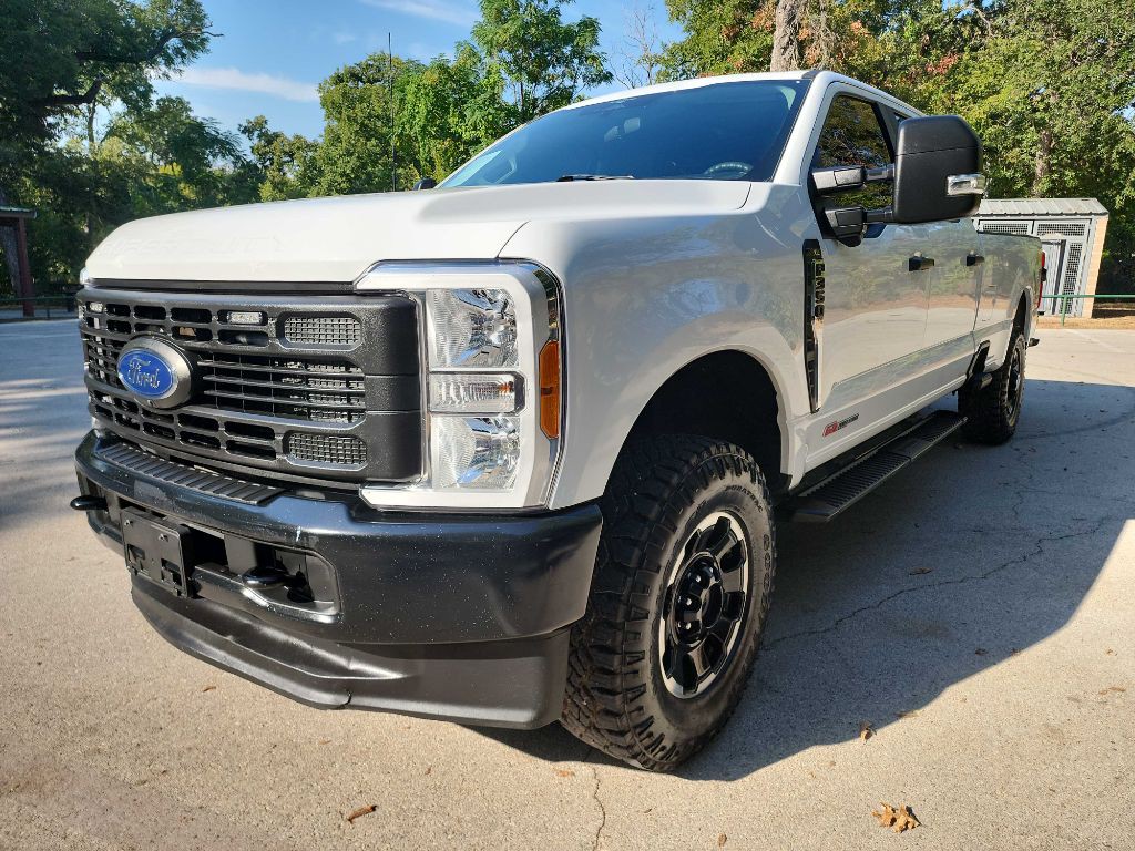 2023 Ford F-350 Image 3
