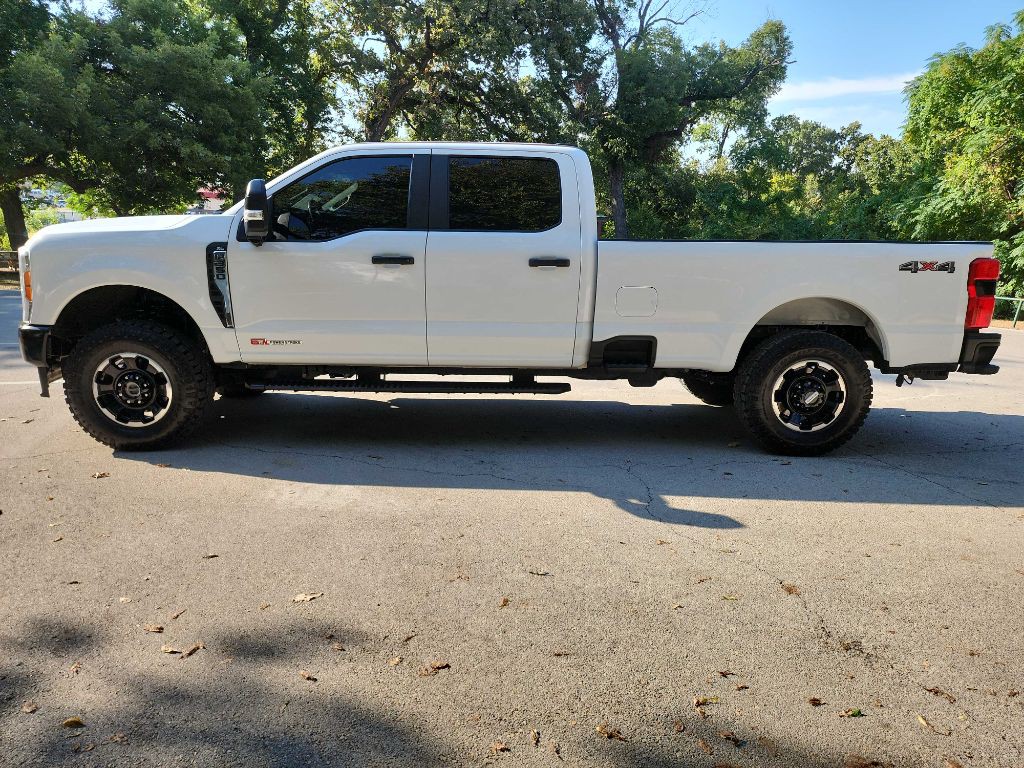 2023 Ford F-350 Image 4