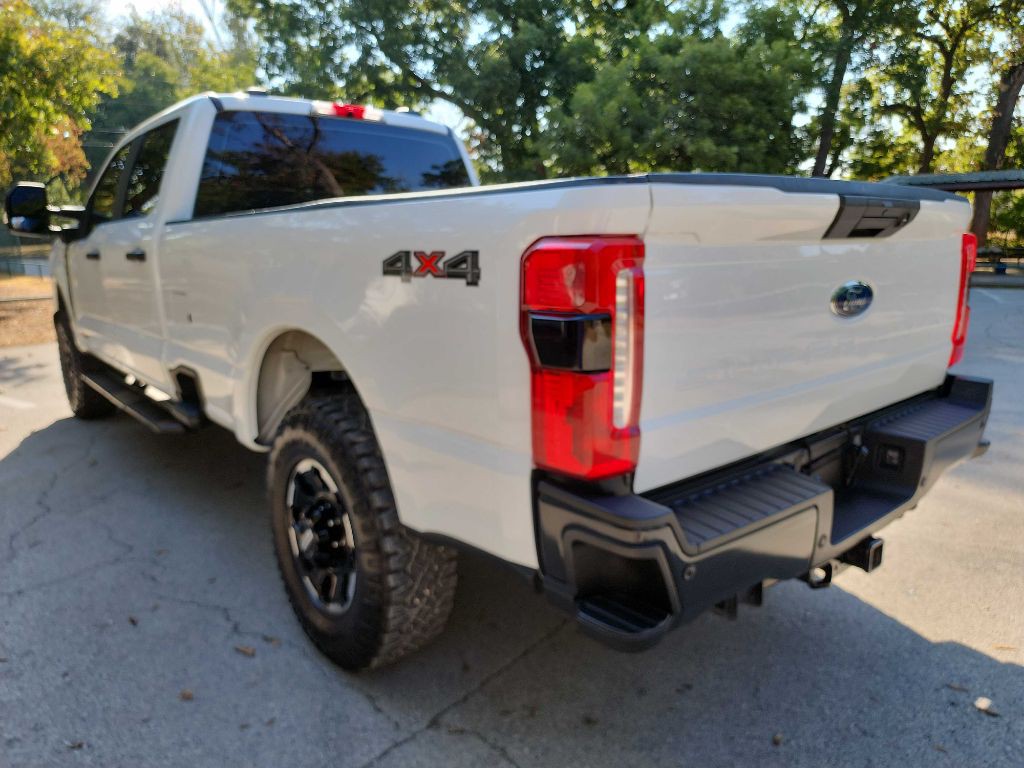 2023 Ford F-350 Image 5