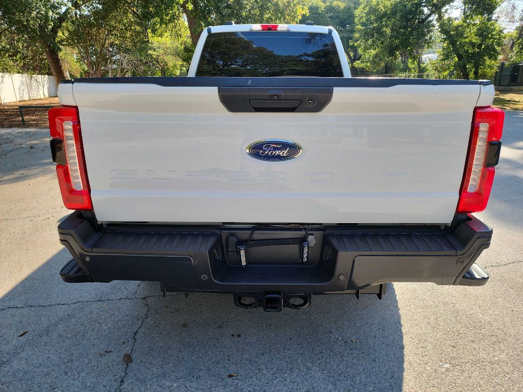 2023 Ford F-350 Image 6