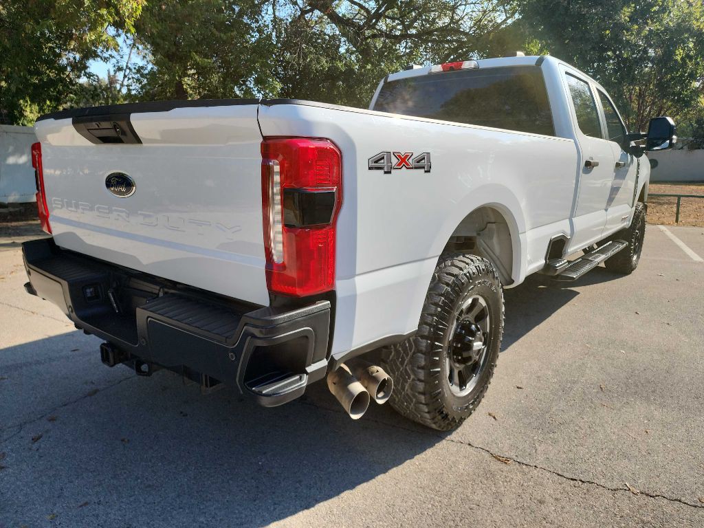 2023 Ford F-350 Image 8