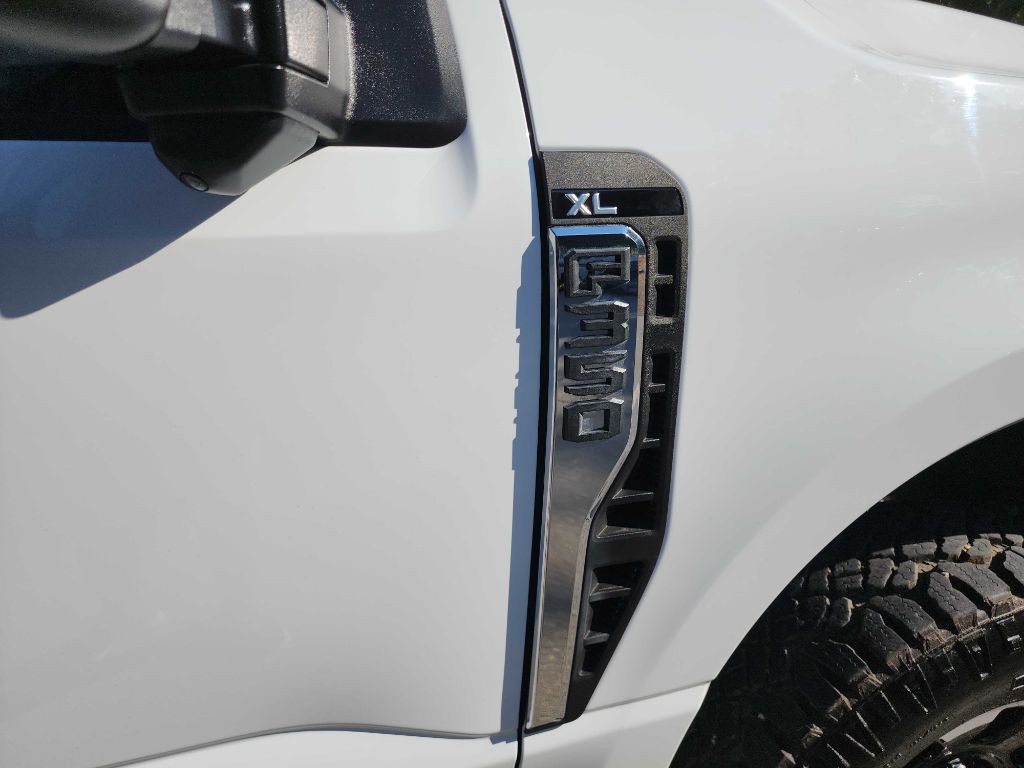 2023 Ford F-350 Image 13