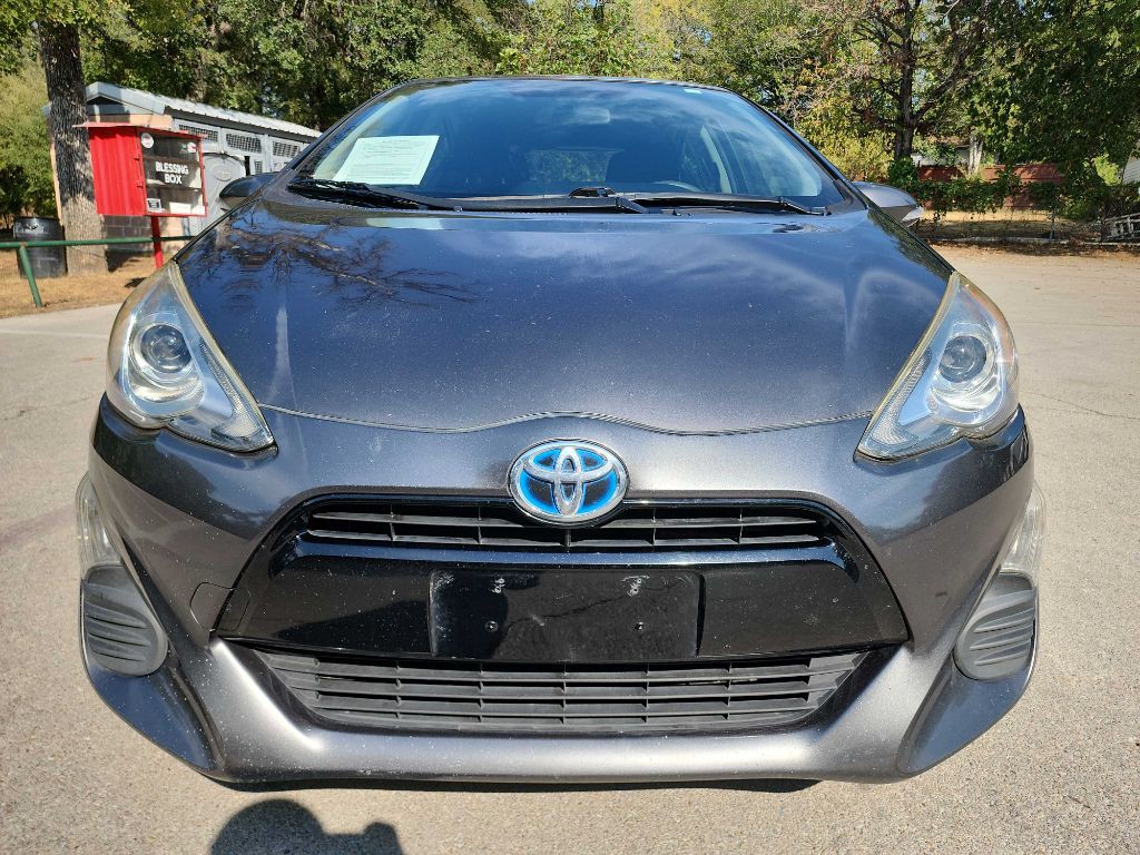 2016 Toyota Prius Image 2