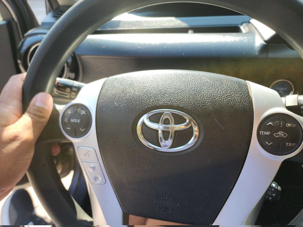 2016 Toyota Prius Image 11