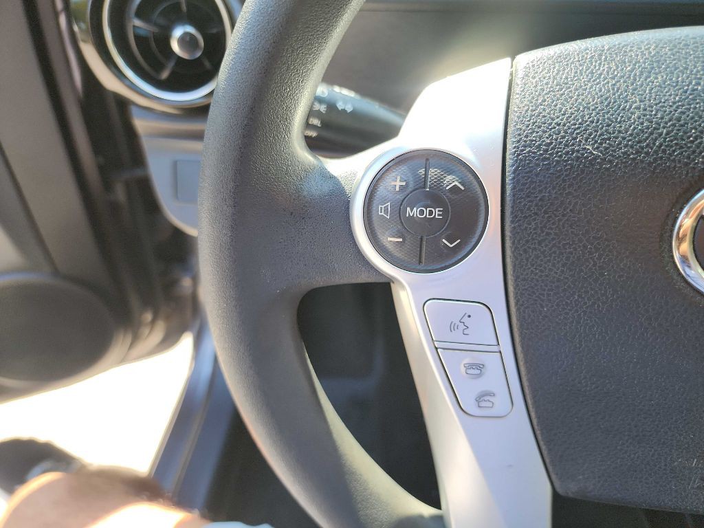 2016 Toyota Prius Image 14