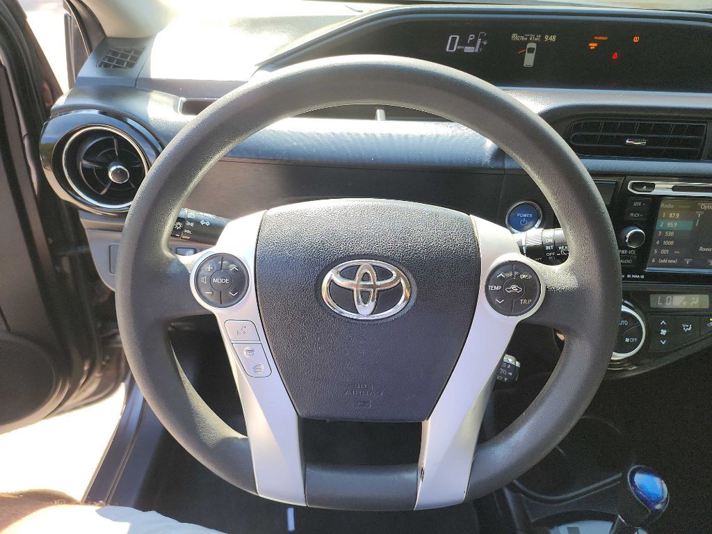 2016 Toyota Prius Image 15