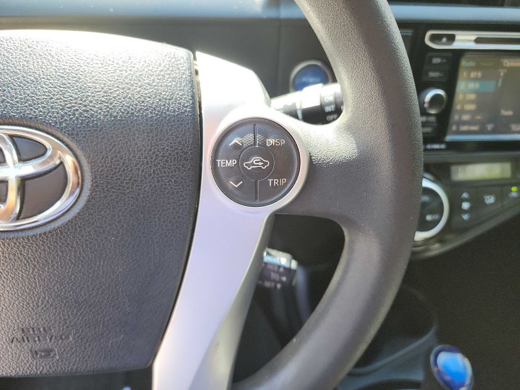 2016 Toyota Prius Image 16