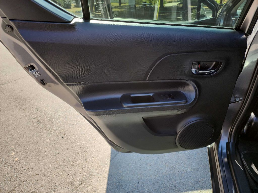 2016 Toyota Prius Image 21