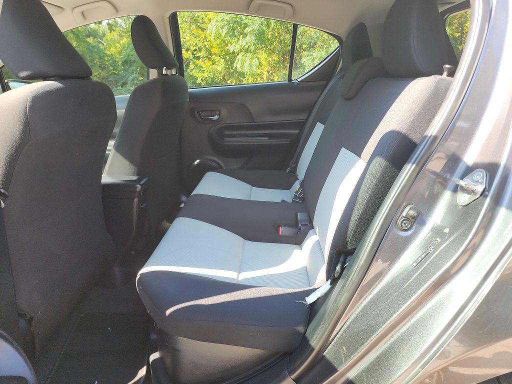 2016 Toyota Prius Image 22