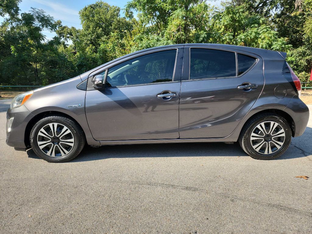 2016 Toyota Prius Image 33