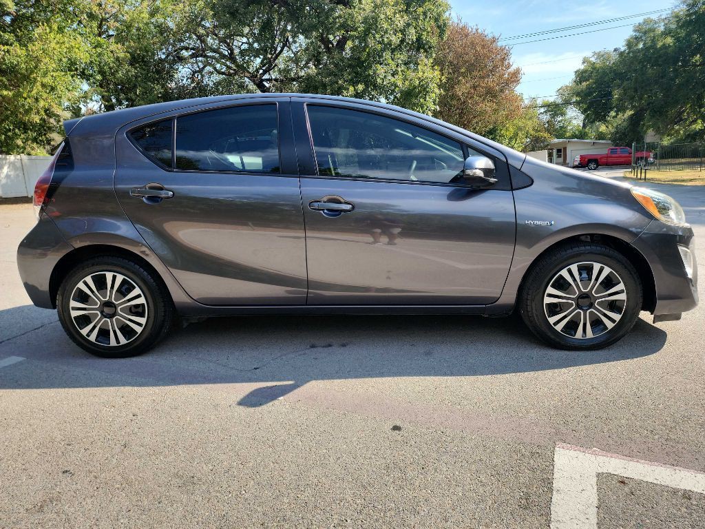 2016 Toyota Prius Image 39