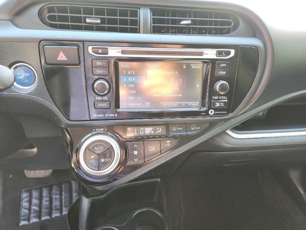 2016 Toyota Prius Image 48