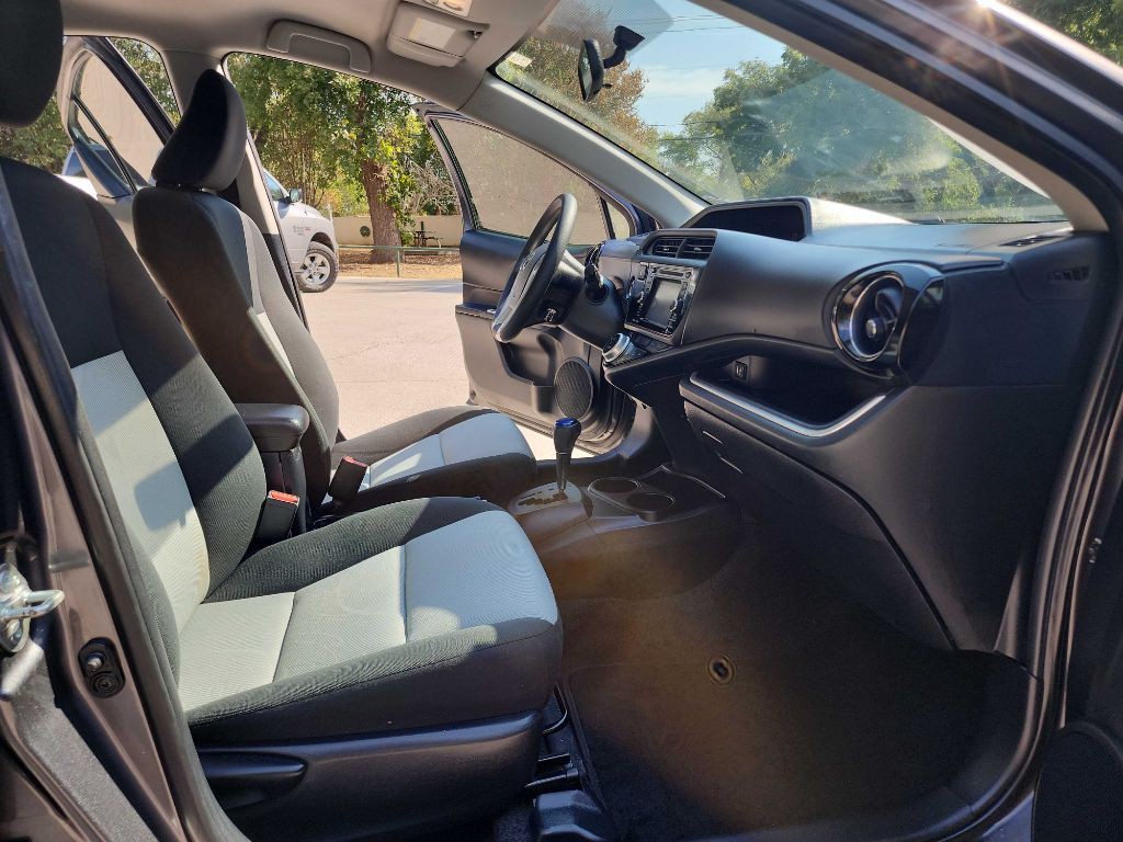 2016 Toyota Prius Image 57