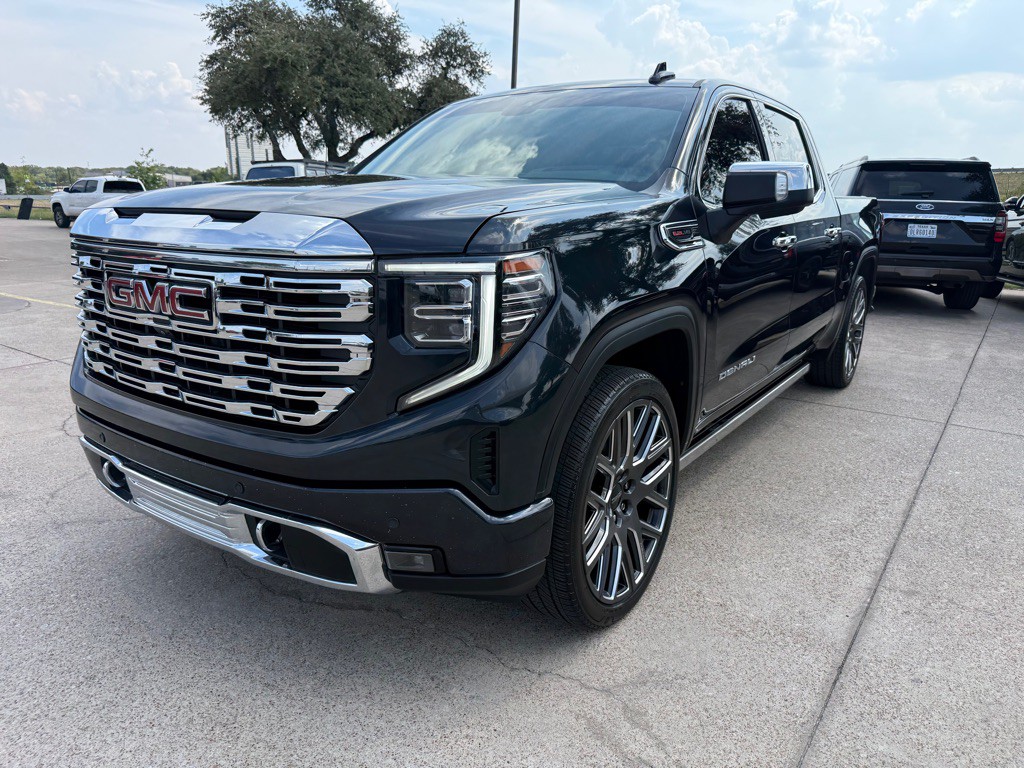 2023 GMC Sierra Image 3