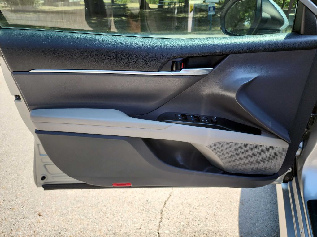 2020 Toyota Camry Image 12