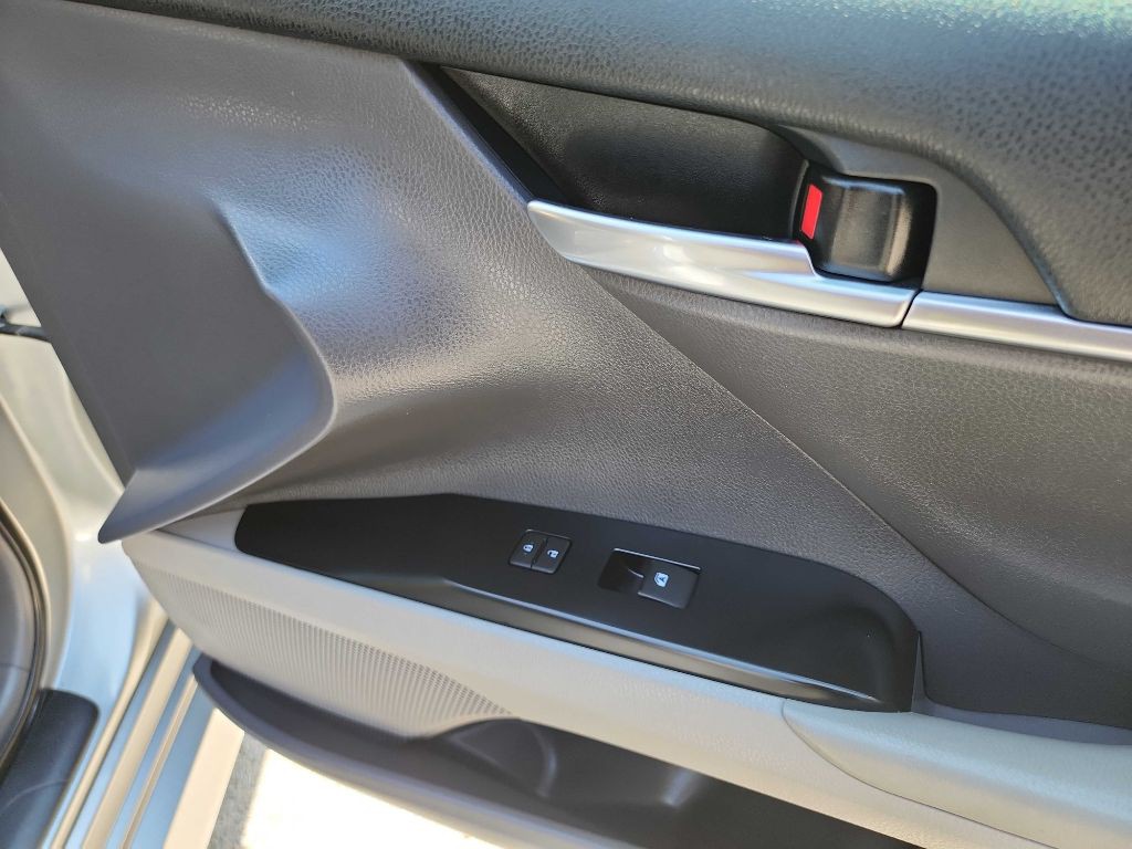 2020 Toyota Camry Image 32