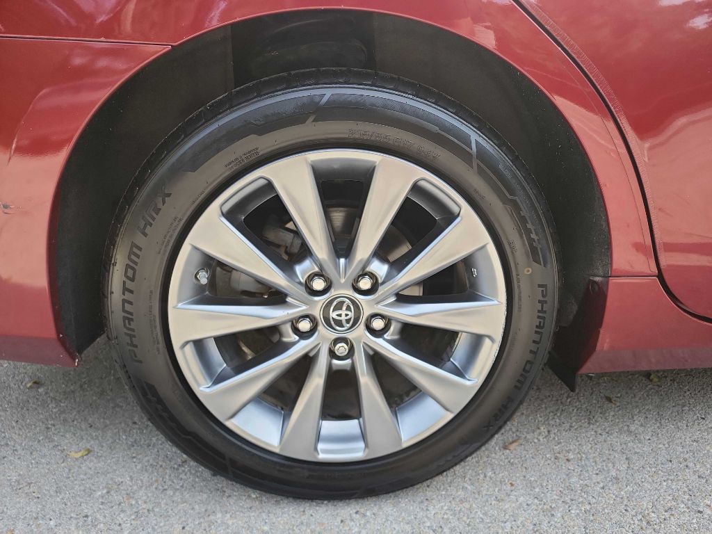 2016 Toyota Camry Image 9