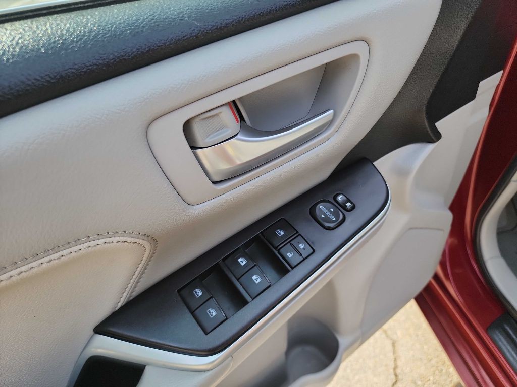 2016 Toyota Camry Image 11
