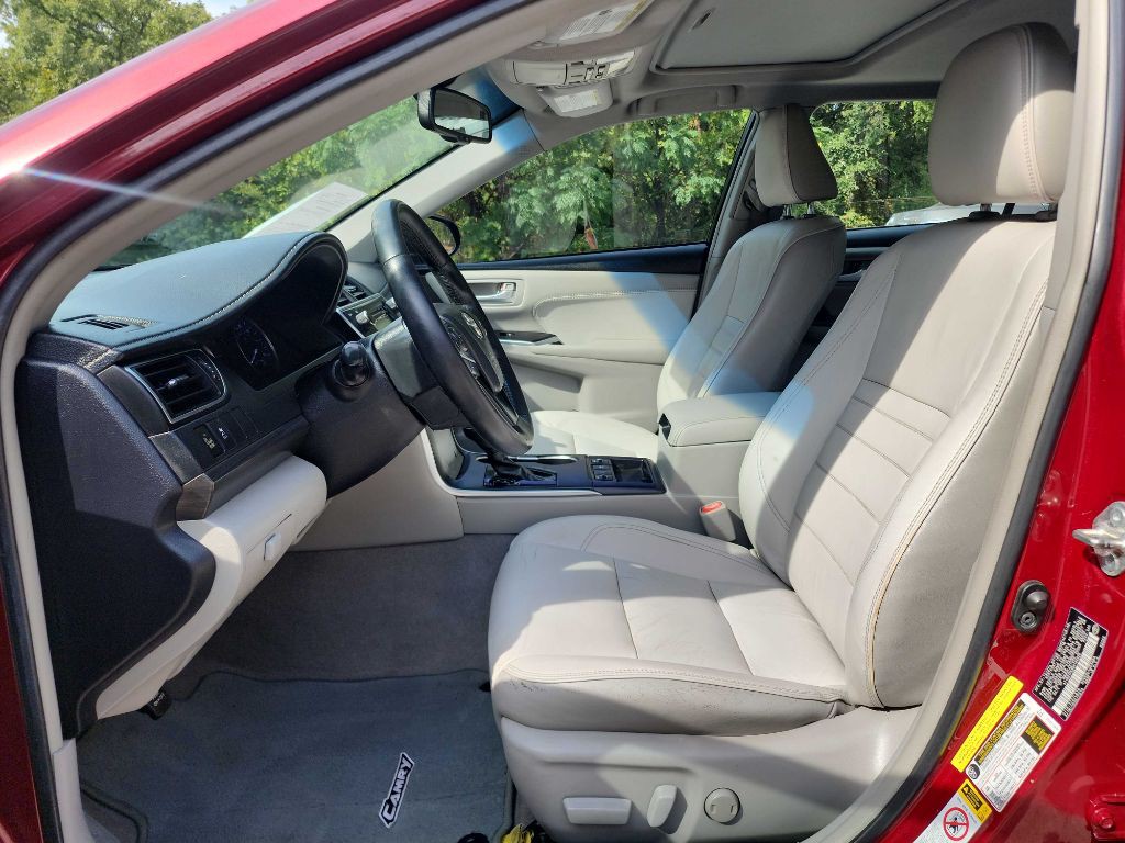 2016 Toyota Camry Image 12