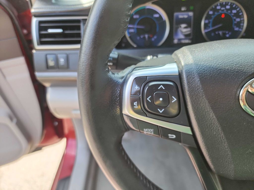 2016 Toyota Camry Image 15