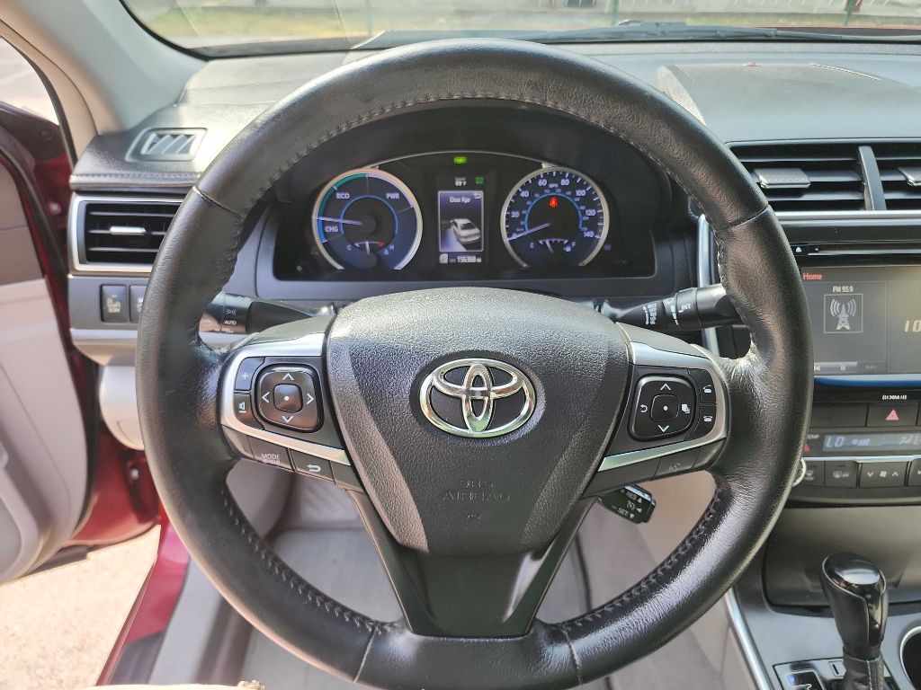2016 Toyota Camry Image 16