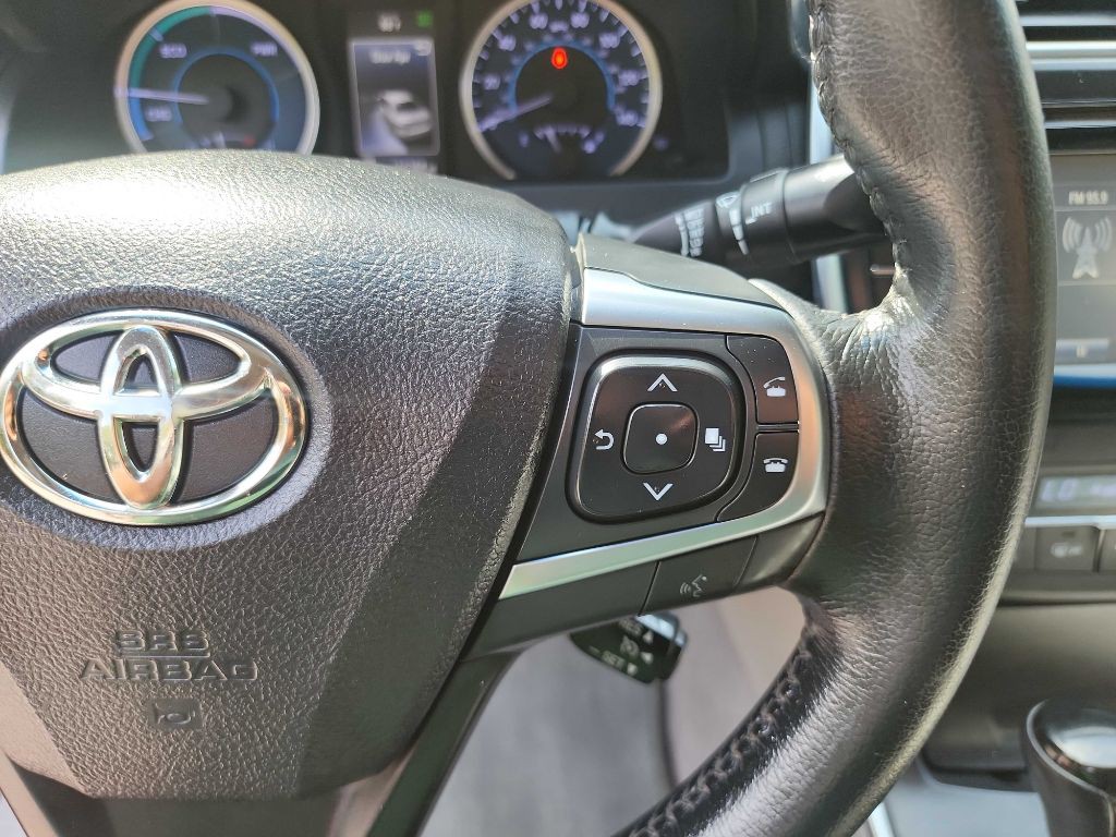 2016 Toyota Camry Image 17