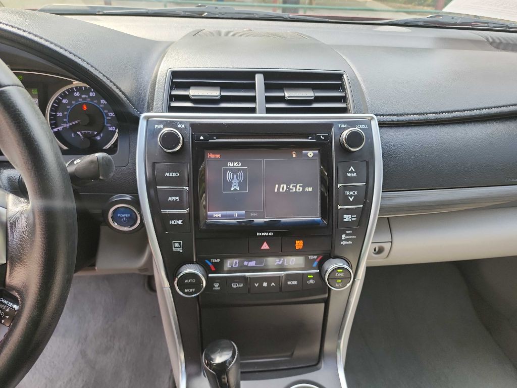 2016 Toyota Camry Image 19