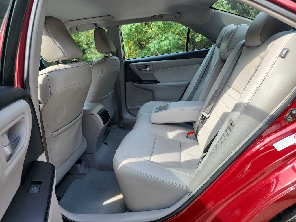 2016 Toyota Camry Image 22