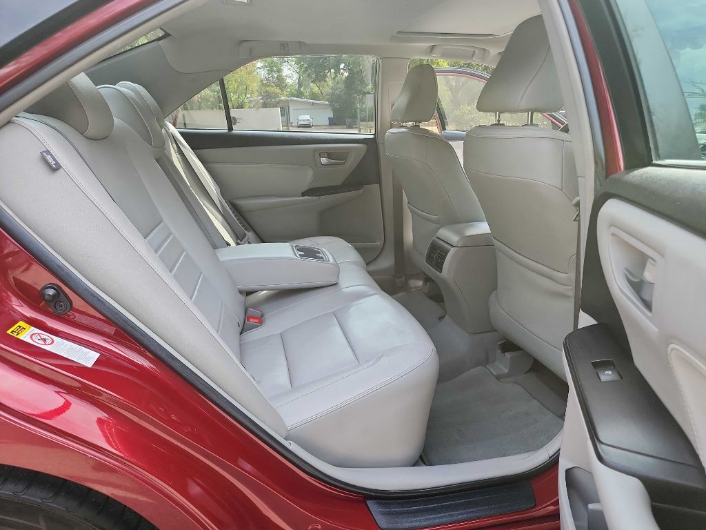 2016 Toyota Camry Image 28