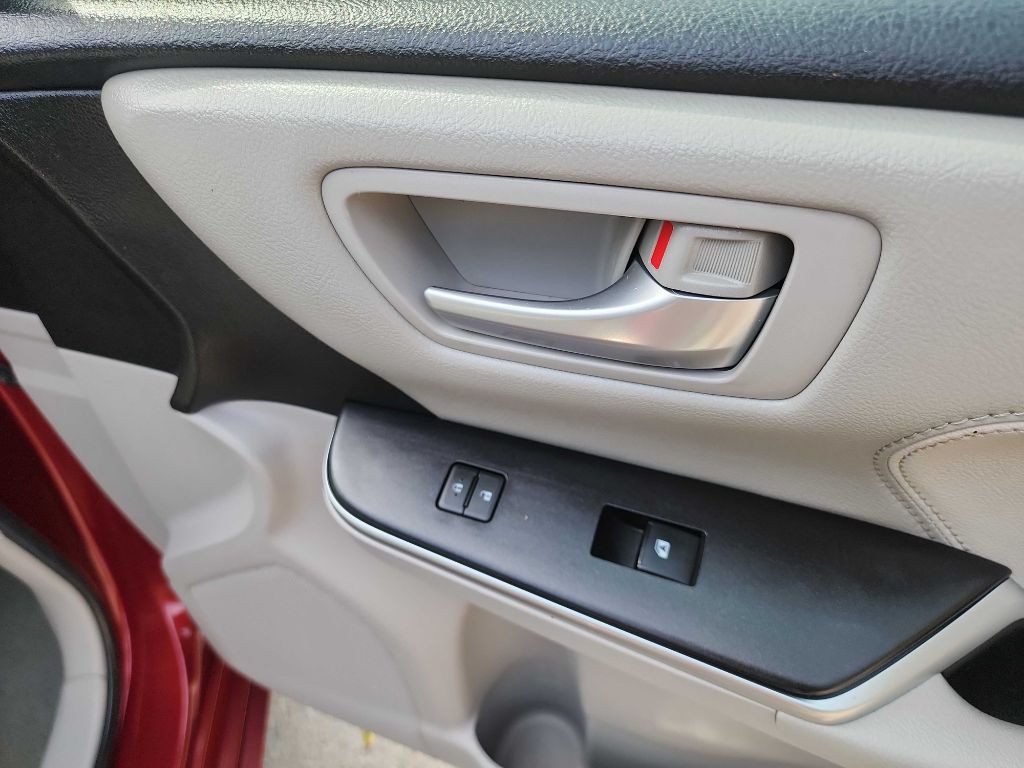 2016 Toyota Camry Image 29