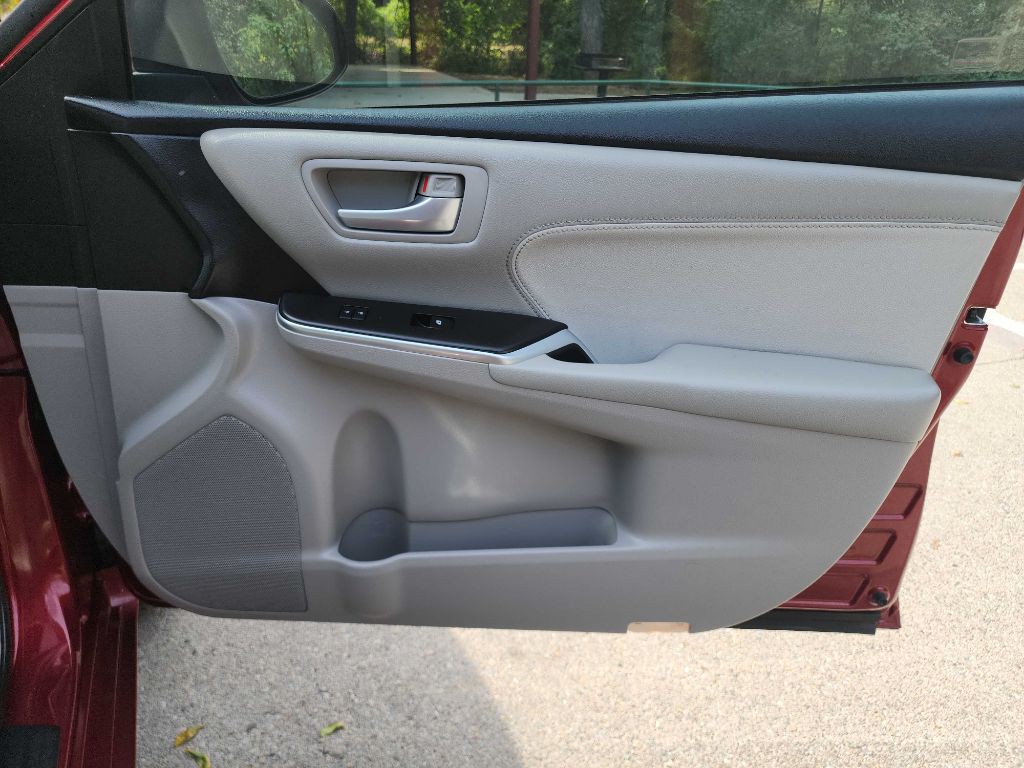 2016 Toyota Camry Image 30