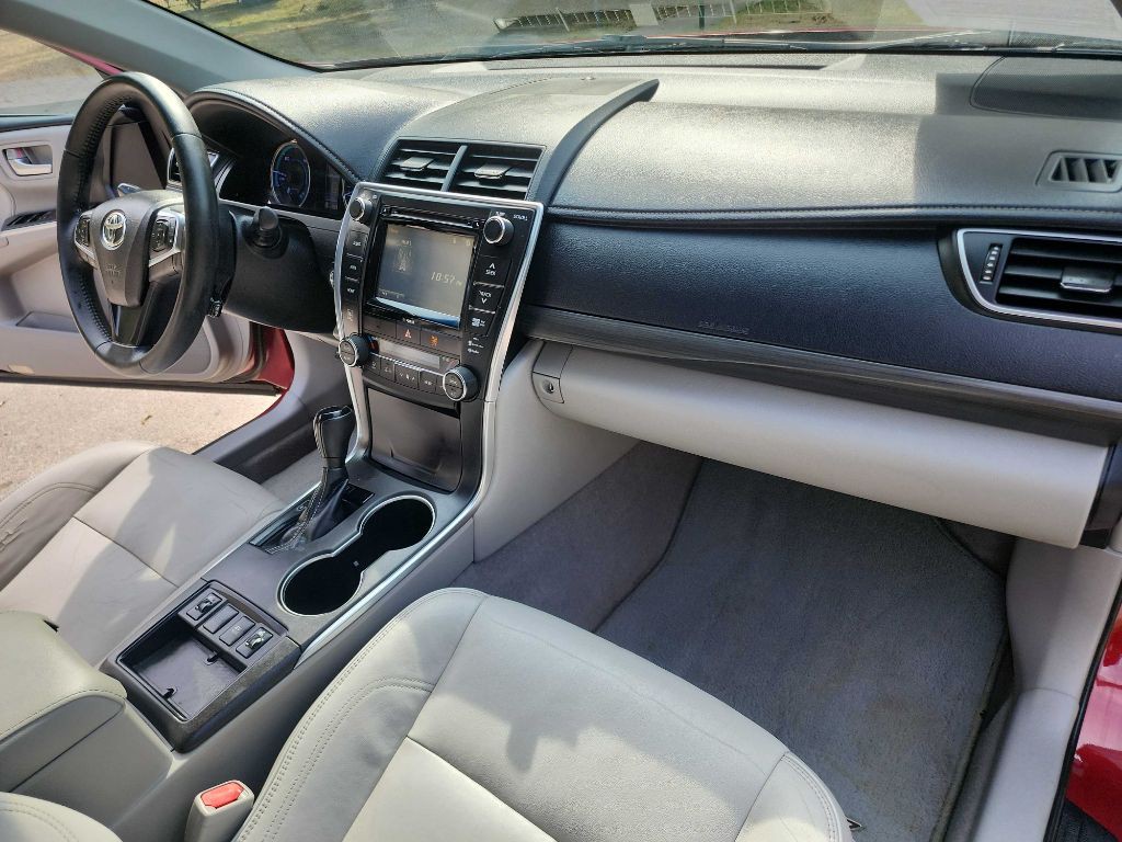 2016 Toyota Camry Image 31