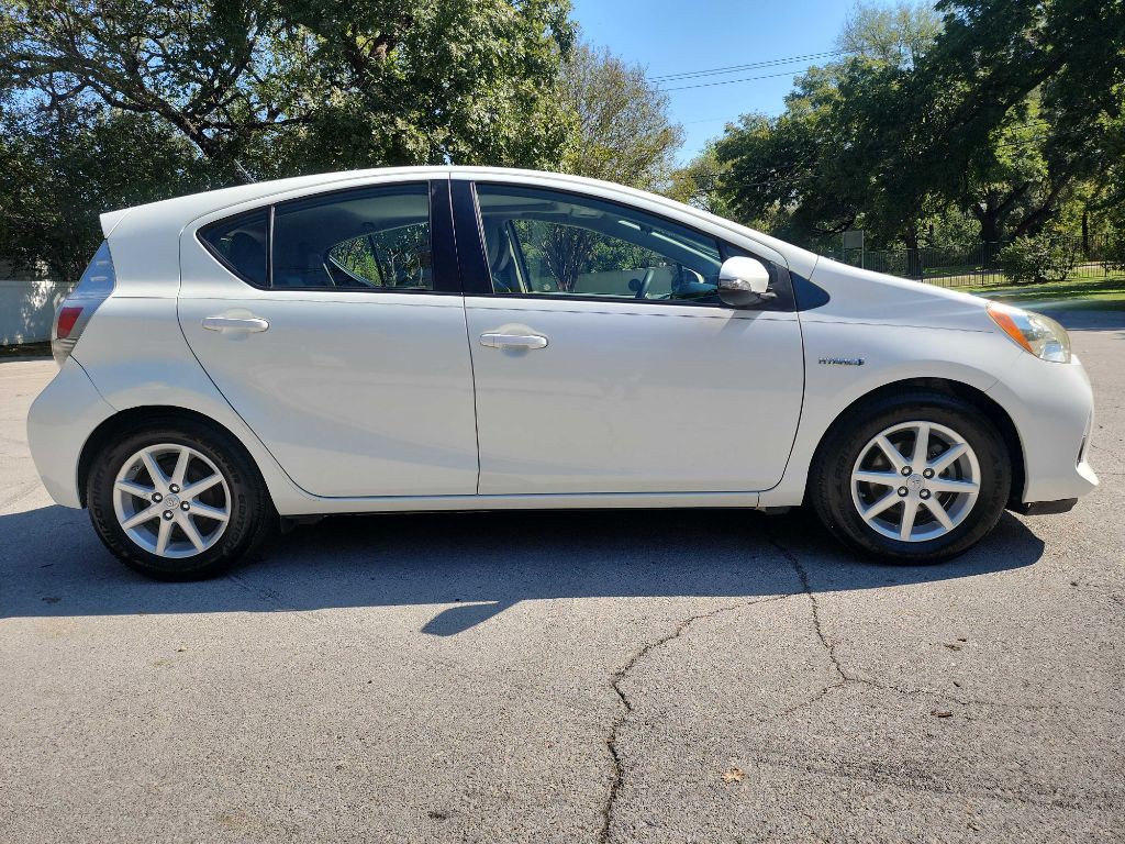 2012 Toyota Prius Image 10
