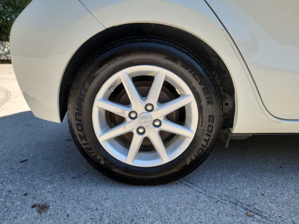 2012 Toyota Prius Image 11