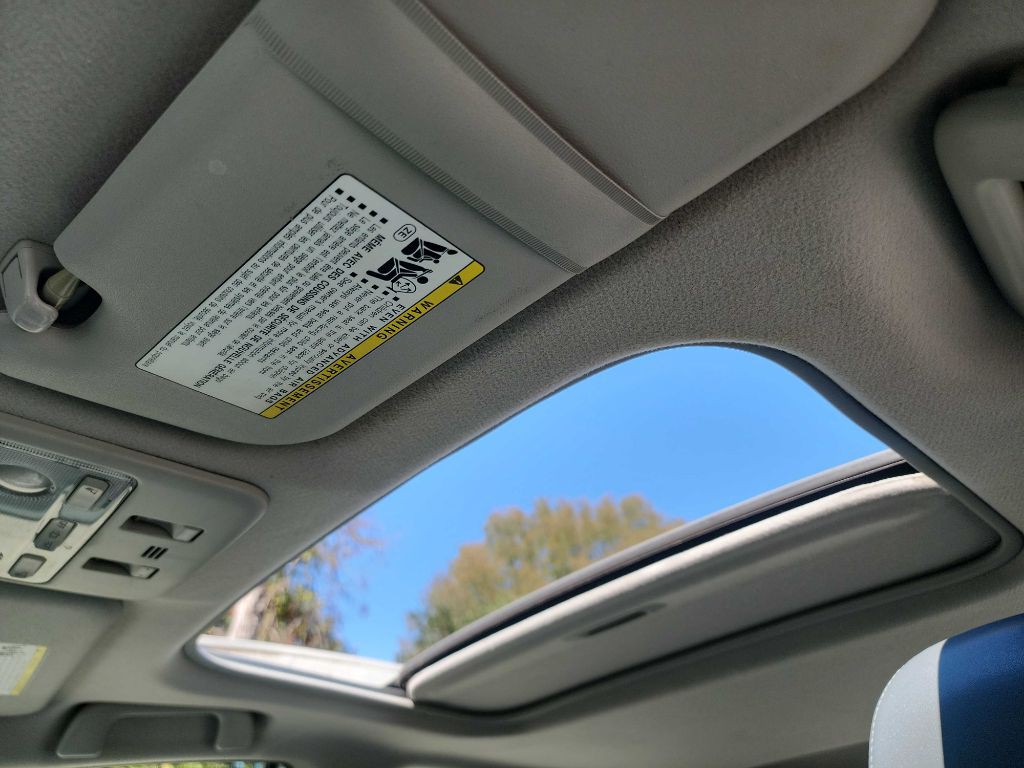 2012 Toyota Prius Image 19