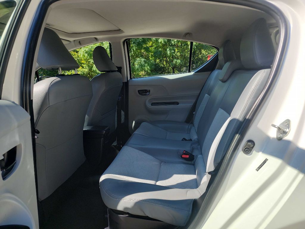 2012 Toyota Prius Image 22
