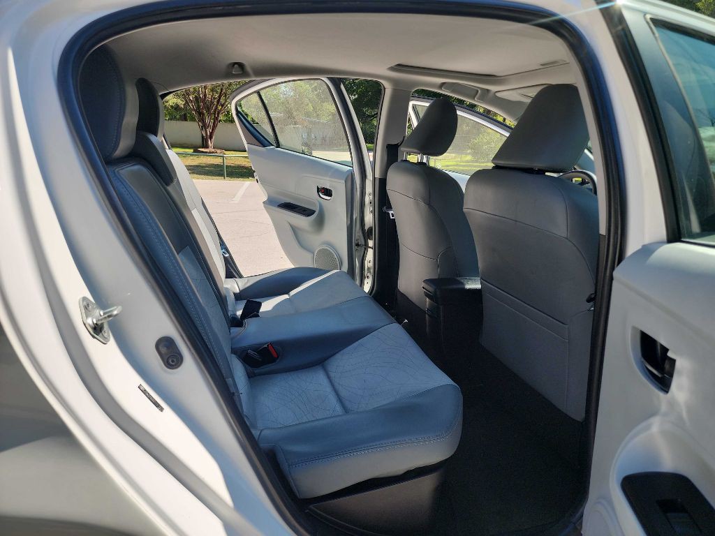 2012 Toyota Prius Image 26