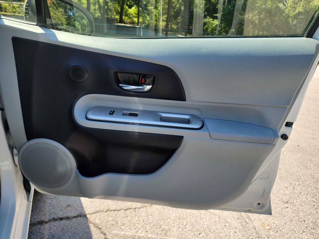 2012 Toyota Prius Image 29