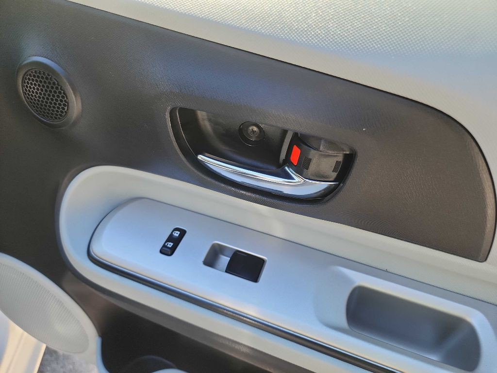 2012 Toyota Prius Image 30