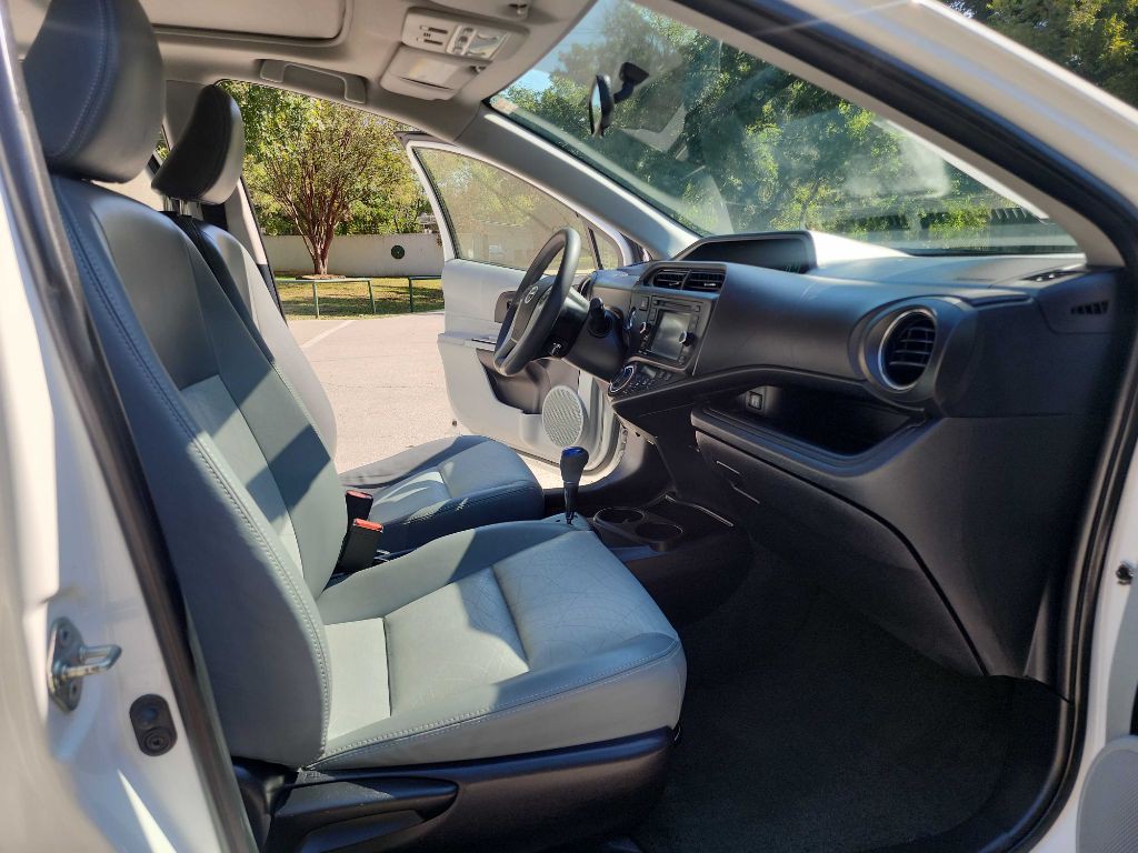 2012 Toyota Prius Image 31