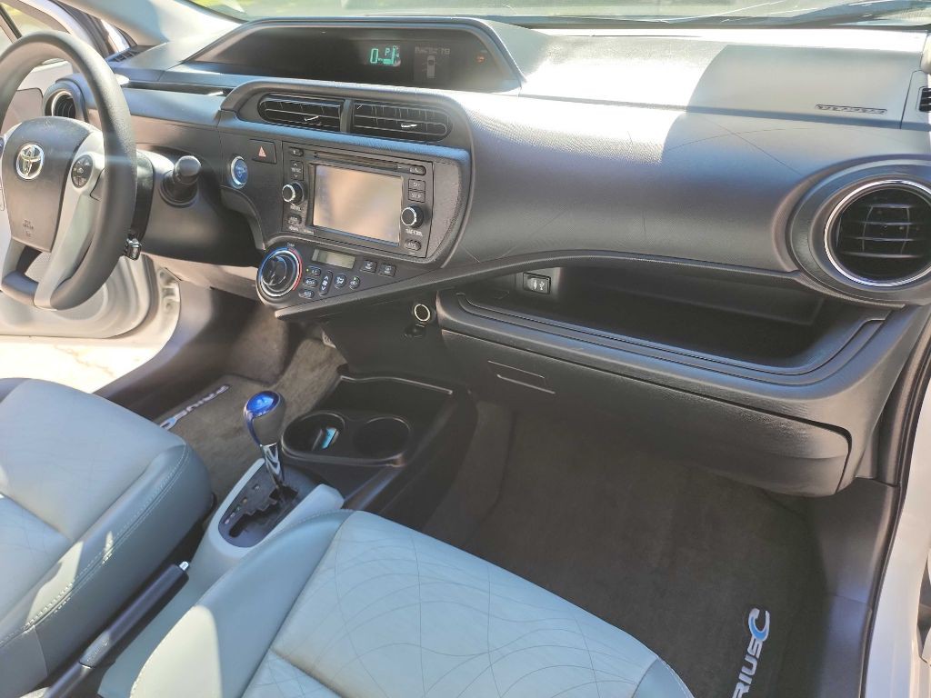 2012 Toyota Prius Image 32