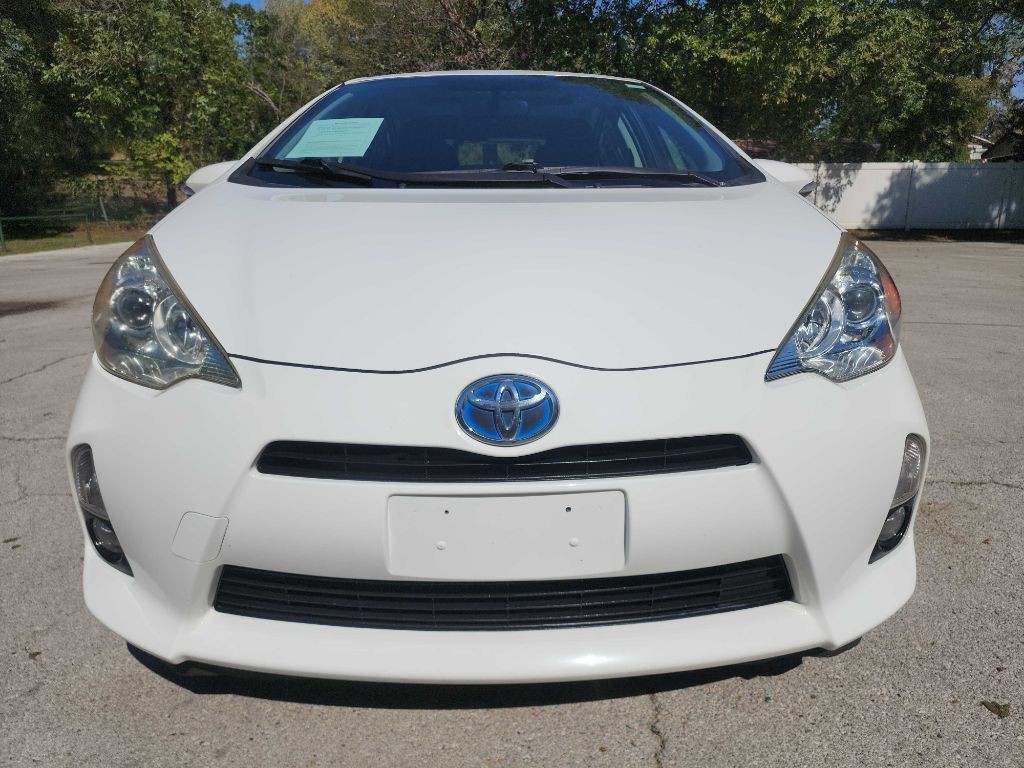 2012 Toyota Prius Image 2