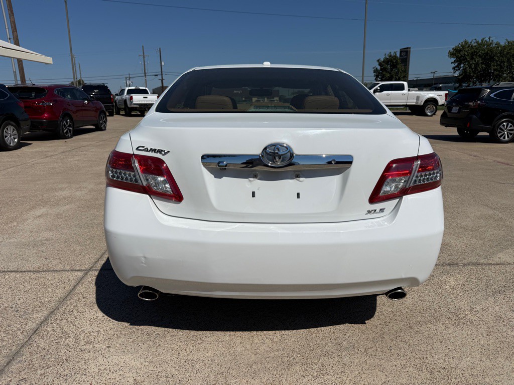 2011 Toyota Camry Image 6