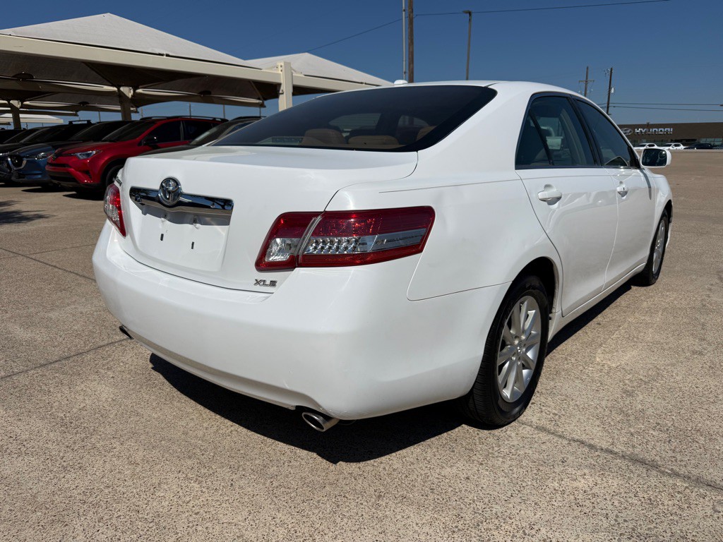 2011 Toyota Camry Image 7
