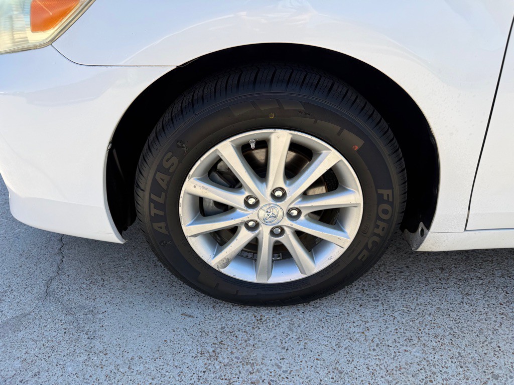2011 Toyota Camry Image 13